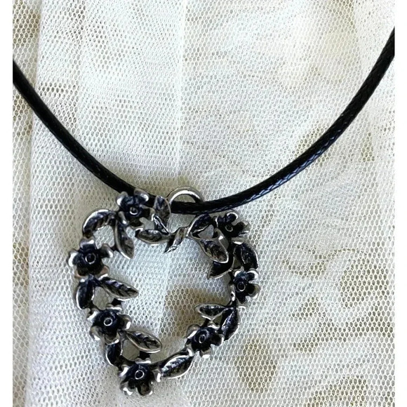 Women's Fashion Cord Necklace with Metallic Wreath Pendant Charm - Picture 1 of 4